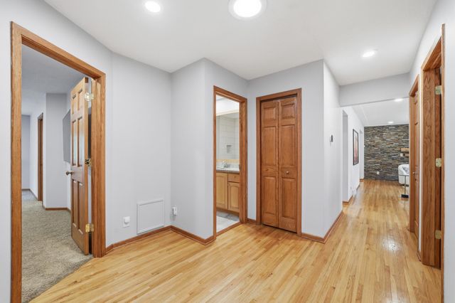 6655 Tanager Lane, Eden Prairie, MN 55346