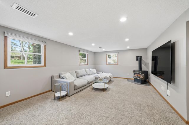 6655 Tanager Lane, Eden Prairie, MN 55346