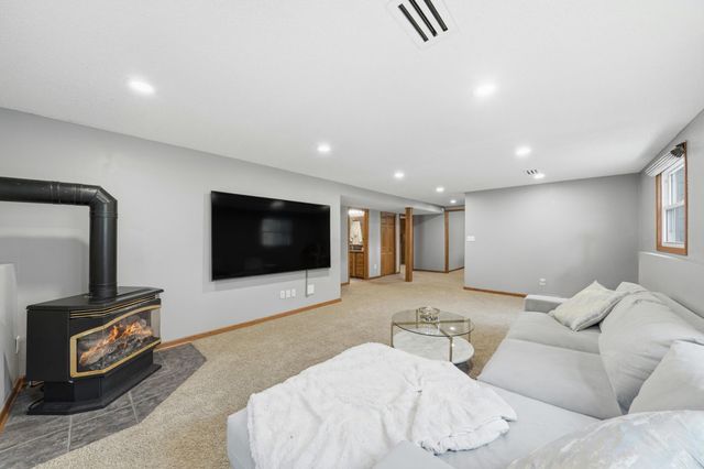 6655 Tanager Lane, Eden Prairie, MN 55346