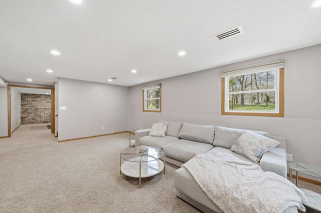 6655 Tanager Lane, Eden Prairie, MN 55346