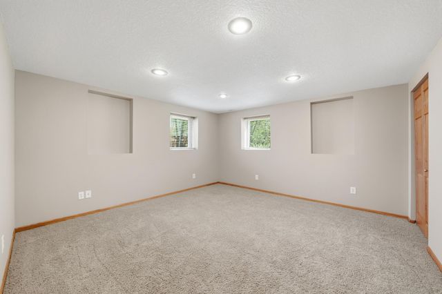 6655 Tanager Lane, Eden Prairie, MN 55346