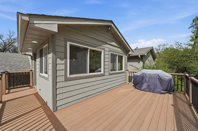 6655 Tanager Lane, Eden Prairie, MN 55346