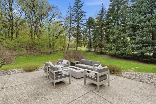 6655 Tanager Lane, Eden Prairie, MN 55346