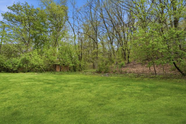 6655 Tanager Lane, Eden Prairie, MN 55346