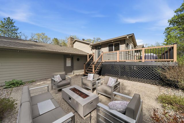 6655 Tanager Lane, Eden Prairie, MN 55346