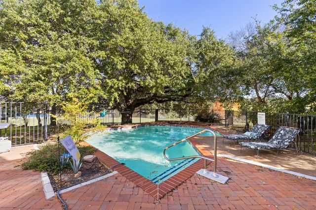 1 Crystal Springs Court CT H, The Hills, TX 78738