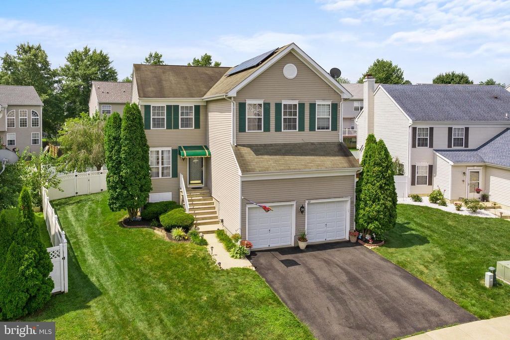 22 COVENTRY TER, Columbus, NJ 08022