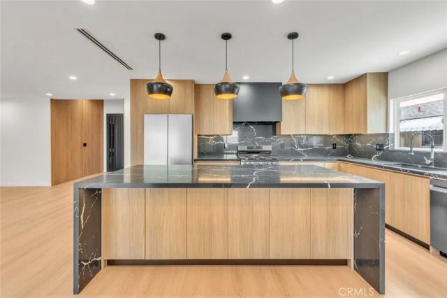 13449 Stagg Street, Panorama City, CA 91402