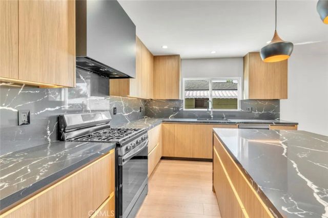 13449 Stagg Street, Panorama City, CA 91402