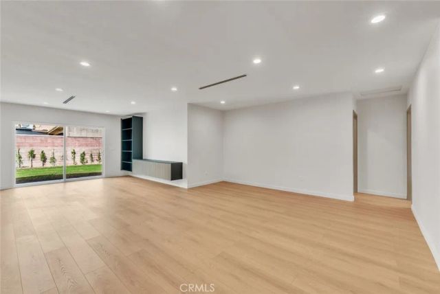 13449 Stagg Street, Panorama City, CA 91402