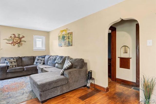 9007 Osage Lane, St Louis, MO 63114