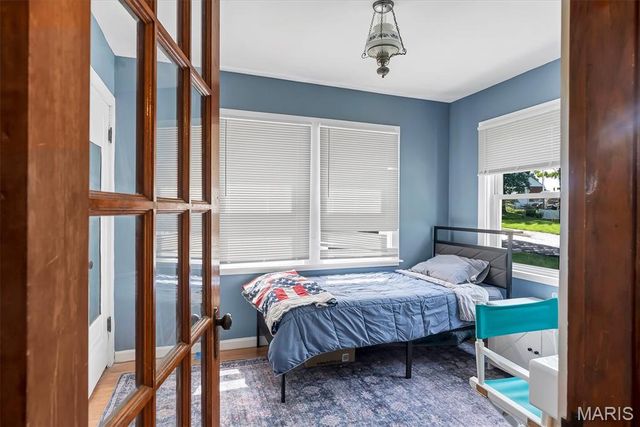 9007 Osage Lane, St Louis, MO 63114