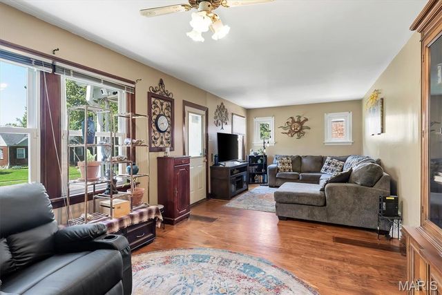9007 Osage Lane, St Louis, MO 63114