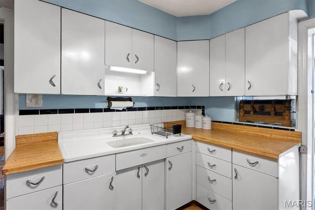 9007 Osage Lane, St Louis, MO 63114