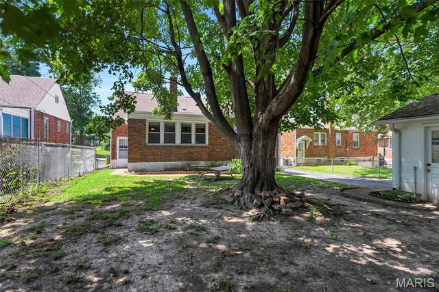 9007 Osage Lane, St Louis, MO 63114
