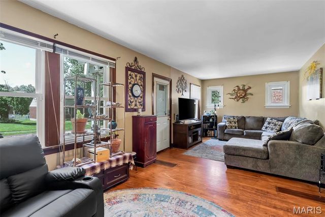 9007 Osage Lane, St Louis, MO 63114
