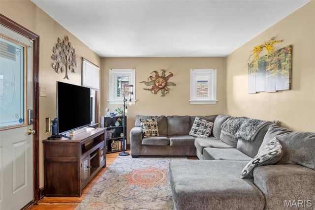 9007 Osage Lane, St Louis, MO 63114