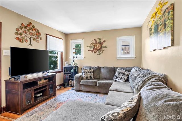 9007 Osage Lane, St Louis, MO 63114