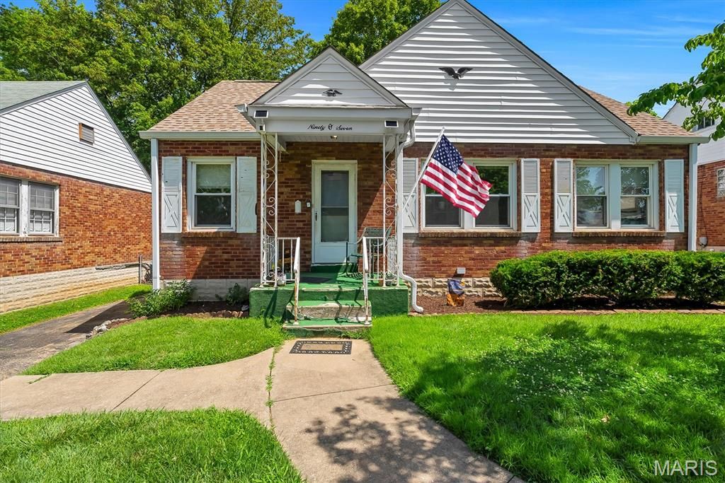 9007 Osage Lane, St Louis, MO 63114