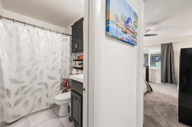 8610 NW 46th St, Lauderhill, FL 33351