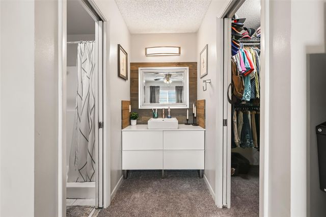 8610 NW 46th St, Lauderhill, FL 33351