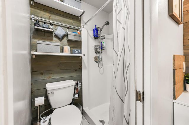 8610 NW 46th St, Lauderhill, FL 33351