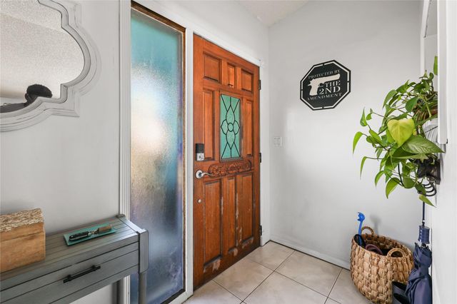 8610 NW 46th St, Lauderhill, FL 33351