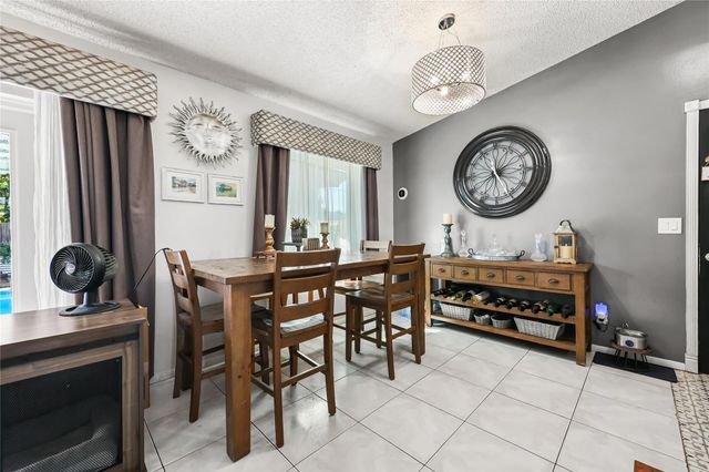 8610 NW 46th St, Lauderhill, FL 33351