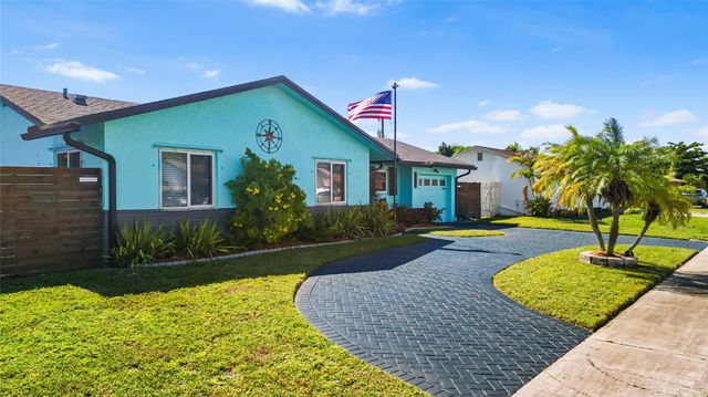 8610 NW 46th St, Lauderhill, FL 33351