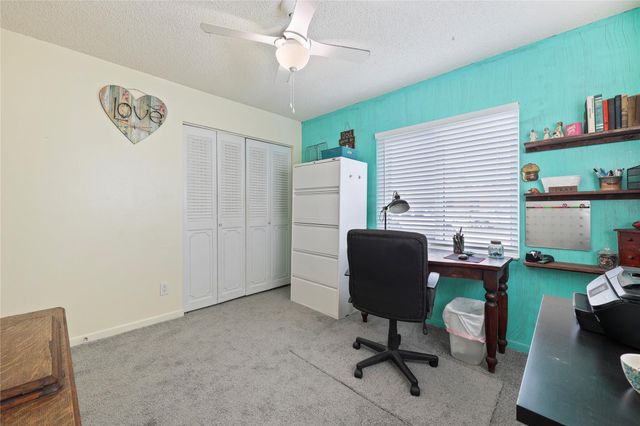 8610 NW 46th St, Lauderhill, FL 33351