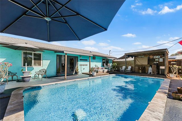 8610 NW 46th St, Lauderhill, FL 33351