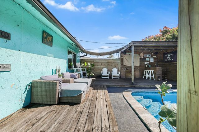 8610 NW 46th St, Lauderhill, FL 33351