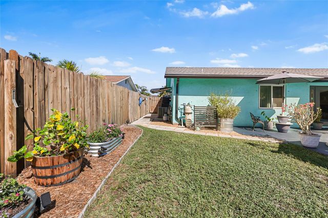 8610 NW 46th St, Lauderhill, FL 33351