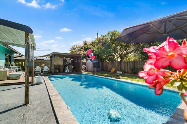 8610 NW 46th St, Lauderhill, FL 33351