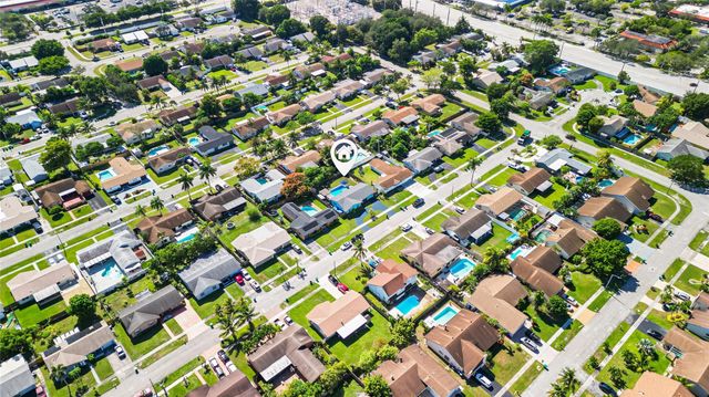 8610 NW 46th St, Lauderhill, FL 33351