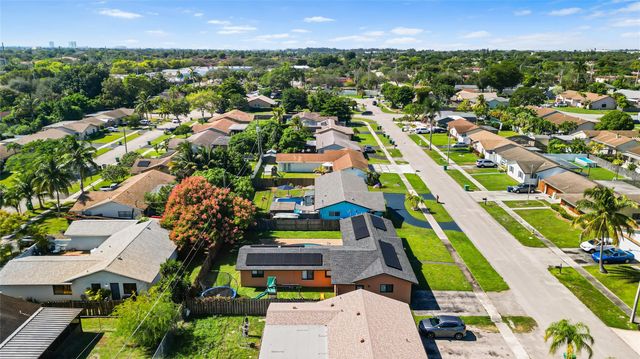 8610 NW 46th St, Lauderhill, FL 33351