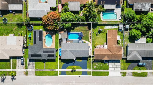 8610 NW 46th St, Lauderhill, FL 33351