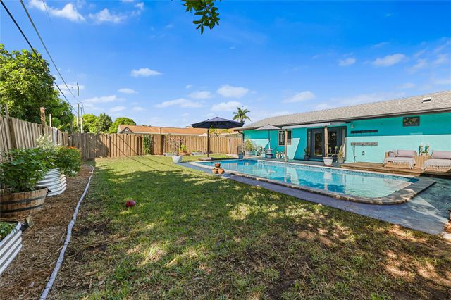 8610 NW 46th St, Lauderhill, FL 33351