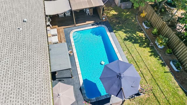 8610 NW 46th St, Lauderhill, FL 33351