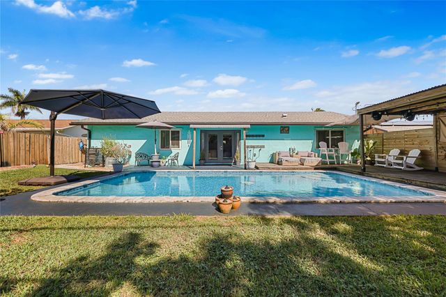 8610 NW 46th St, Lauderhill, FL 33351