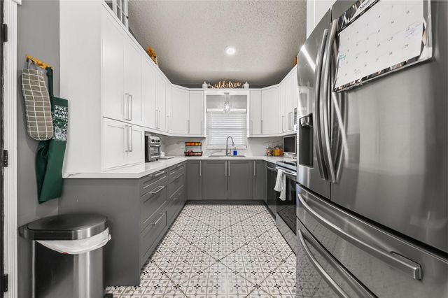 8610 NW 46th St, Lauderhill, FL 33351