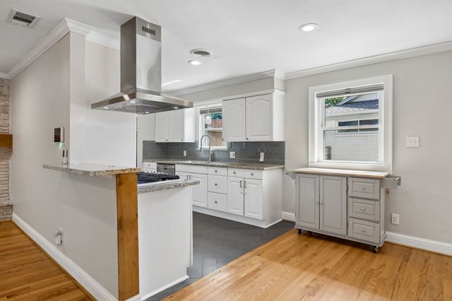 2351 Saint Francis Avenue, Dallas, TX 75228
