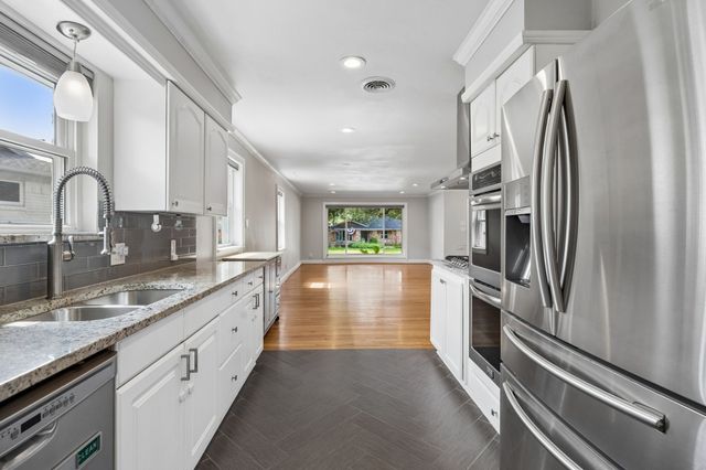 2351 Saint Francis Avenue, Dallas, TX 75228
