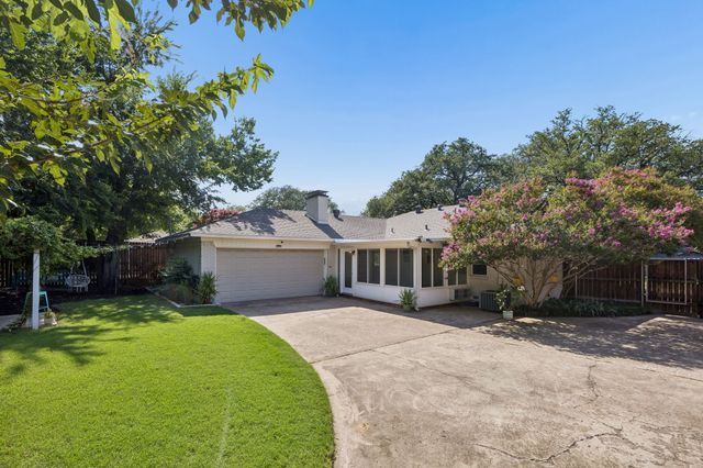 2351 Saint Francis Avenue, Dallas, TX 75228