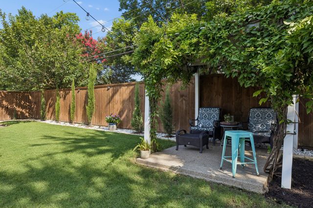 2351 Saint Francis Avenue, Dallas, TX 75228