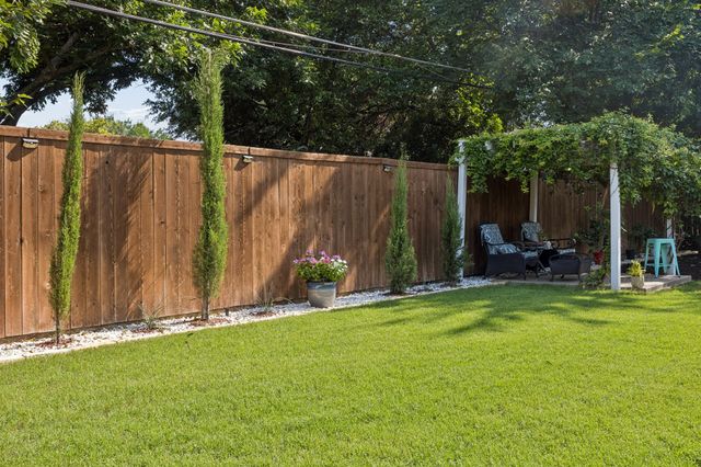 2351 Saint Francis Avenue, Dallas, TX 75228