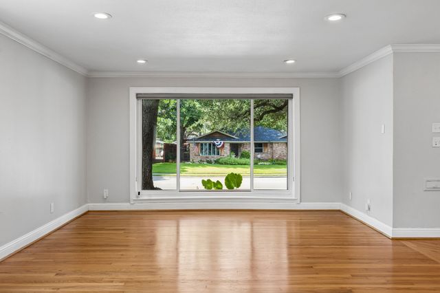2351 Saint Francis Avenue, Dallas, TX 75228