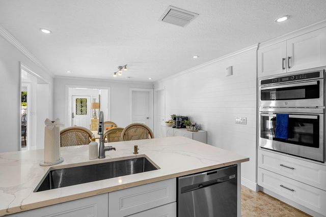 820 Palm Trail, Delray Beach, FL 33483