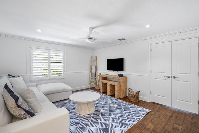 820 Palm Trail, Delray Beach, FL 33483