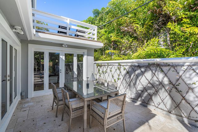 820 Palm Trail, Delray Beach, FL 33483